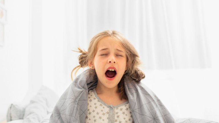 bambino piange nel sonno