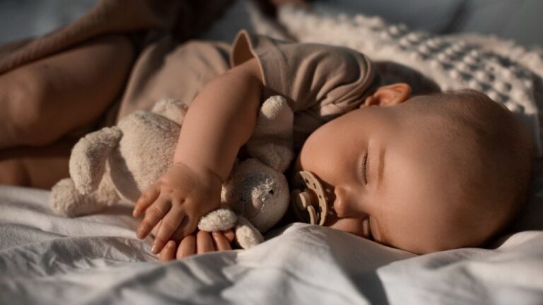come far addormentare un neonato da solo
